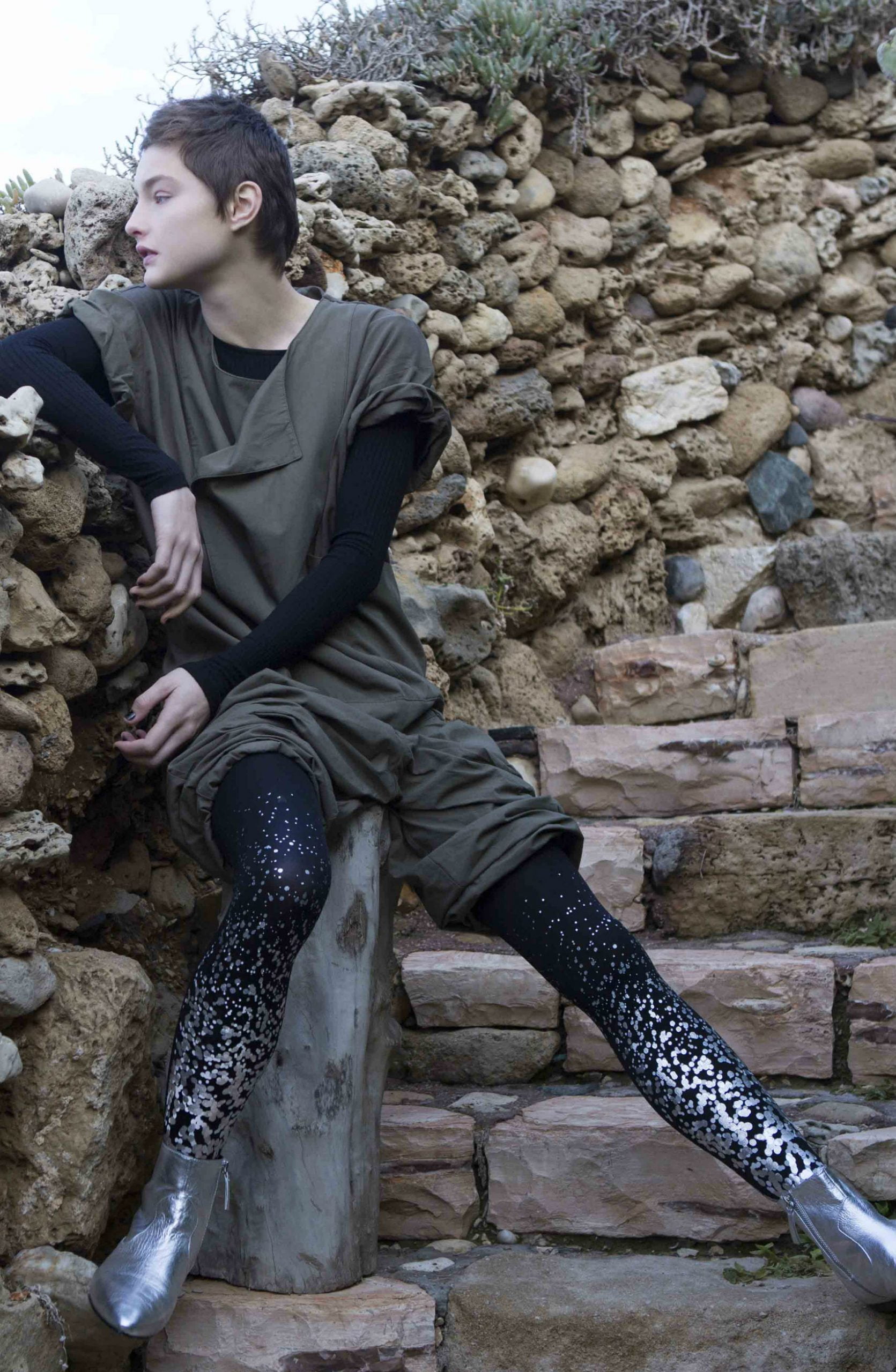 Zohara “Paint It Black” Grey Silver Print Tights